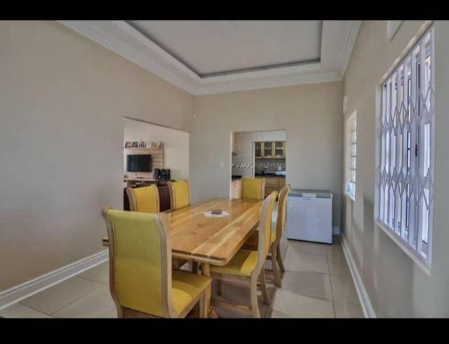 5 BEDROOM HOUSE FOR SALE IN BLUFF